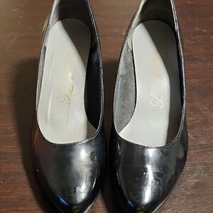 Life Strides black heels